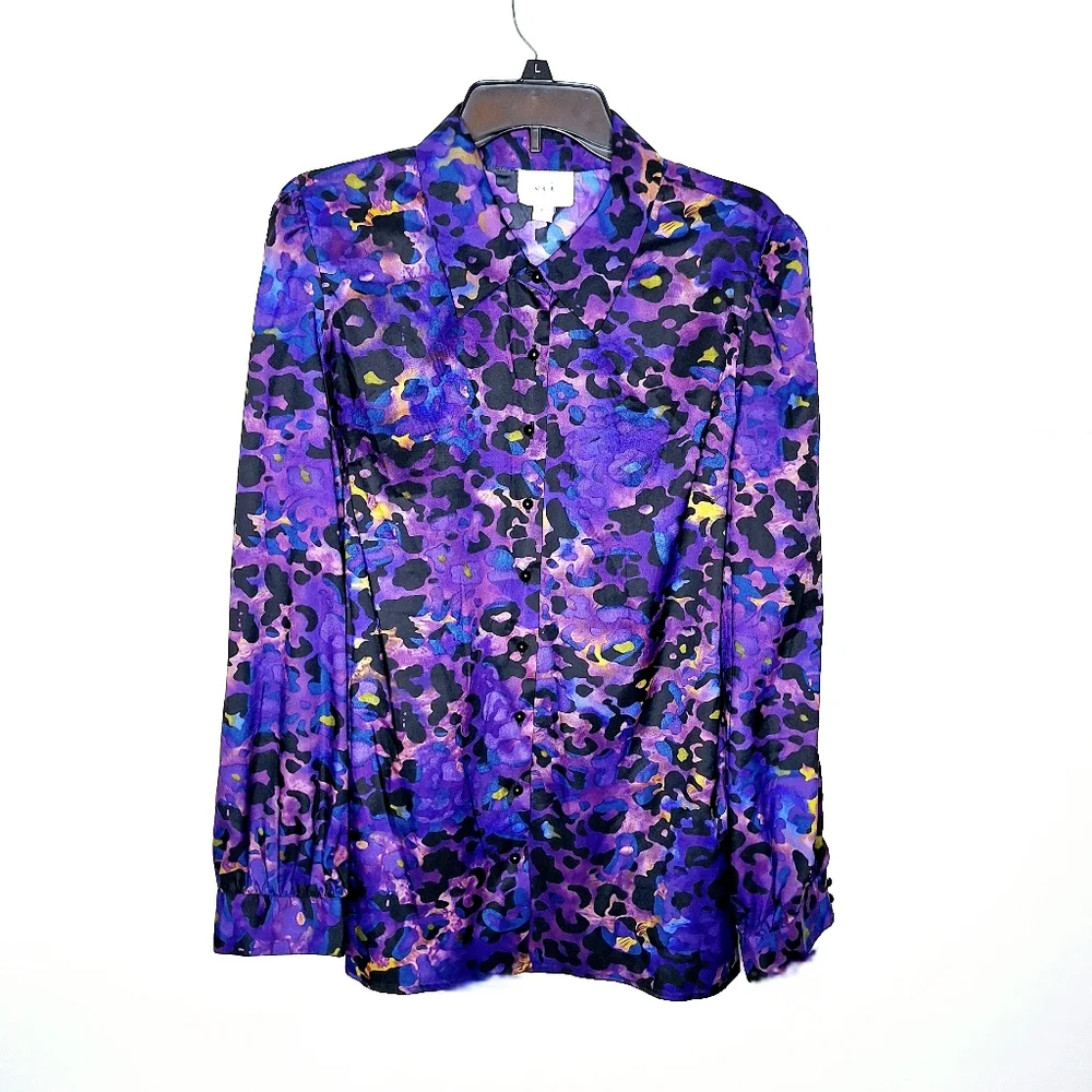 Eci New York brand" The Cheetah in Purple" Button-down blouse size XL.